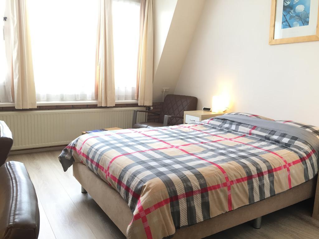 Hotel Plato Den Haag Scheveningen 3*